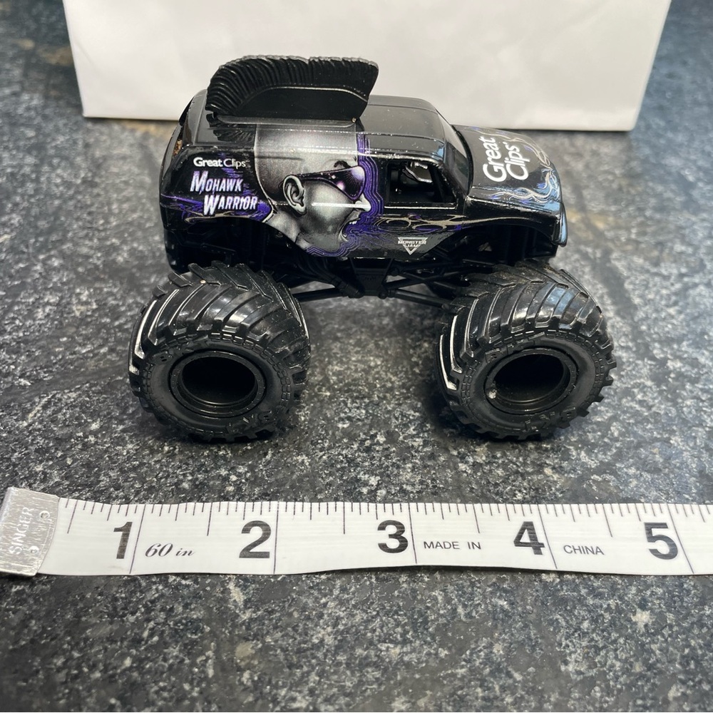 Monster Jam Spin Master Series 25 1:64 Scale Diecast Truck Mohawk Warrior